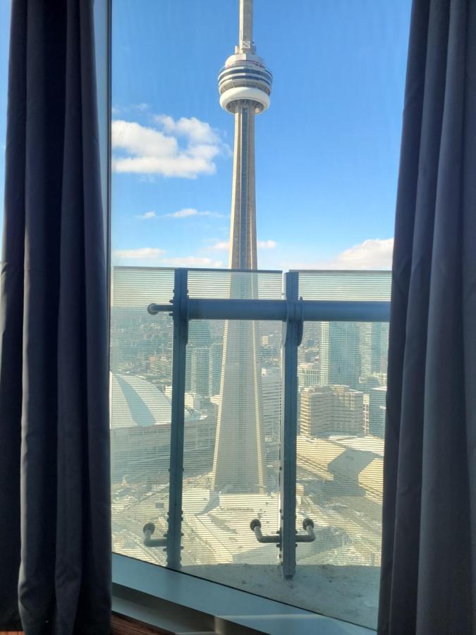 Two Bd Cn Tower And Lake Ontario View Toronto Exterior photo