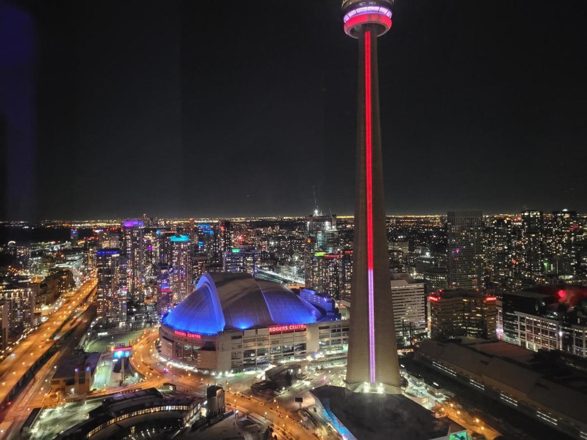 Two Bd Cn Tower And Lake Ontario View Toronto Exterior photo